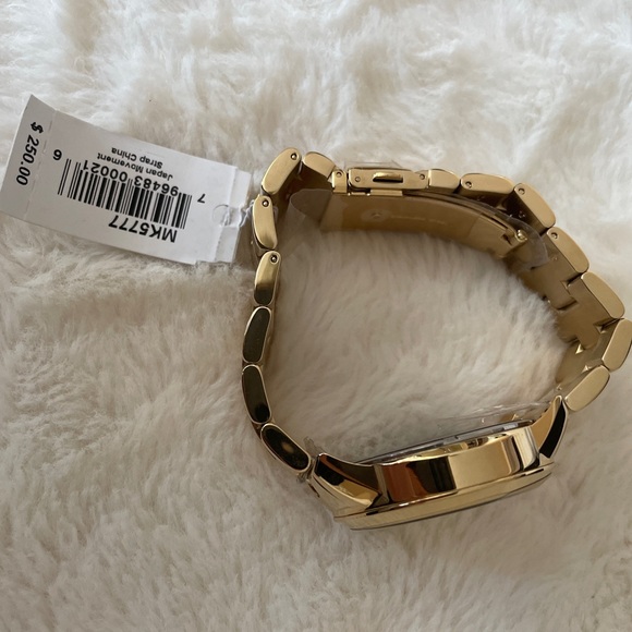 MICHAEL KORS Women’s Bradshaw Watch - Picture 5 of 9